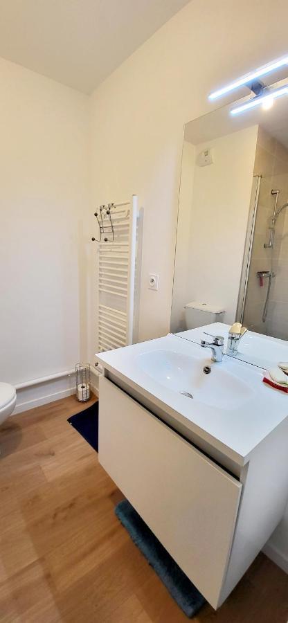 Appartement Moderne Finement Decore Avec Balcon A Vannes Centre エクステリア 写真