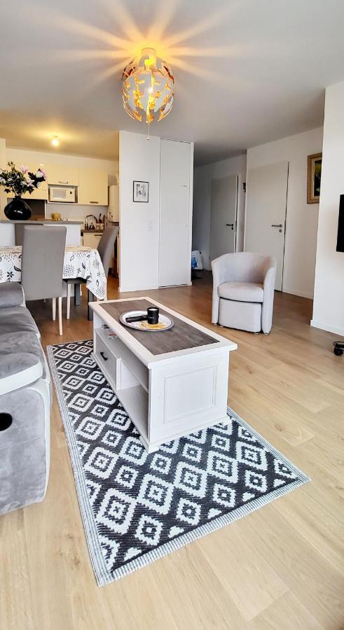 Appartement Moderne Finement Decore Avec Balcon A Vannes Centre エクステリア 写真