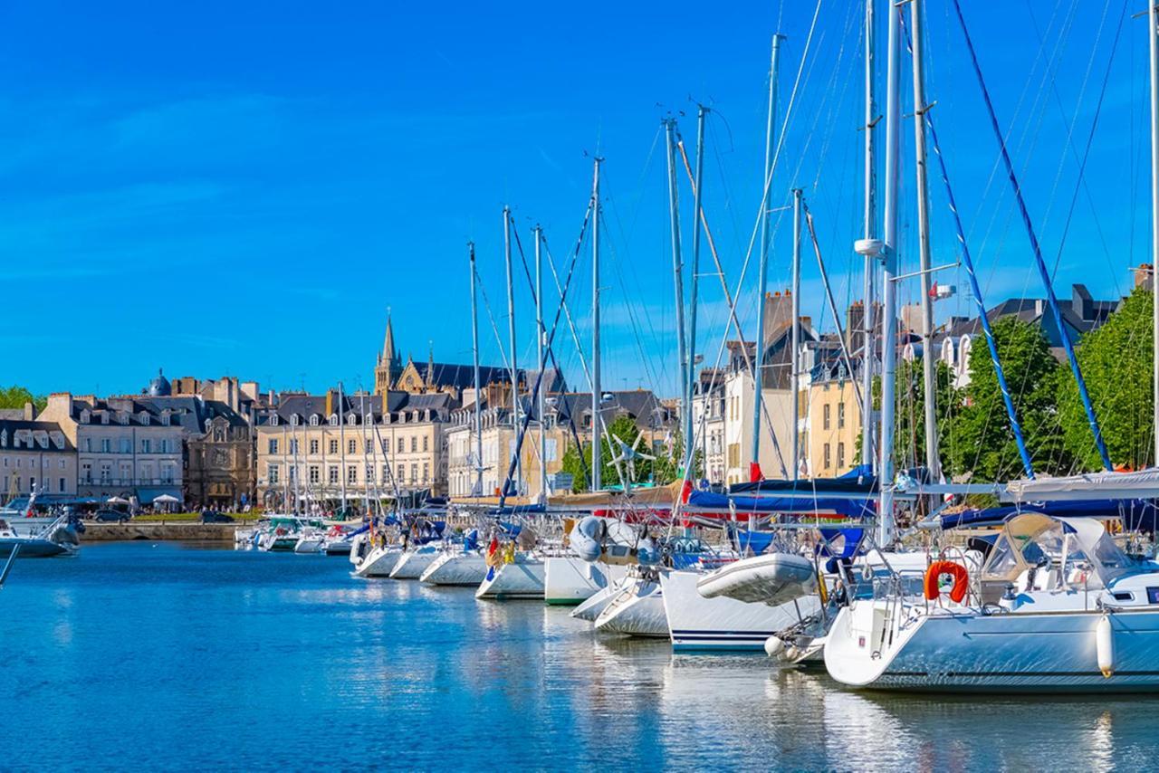 Appartement Moderne Finement Decore Avec Balcon A Vannes Centre エクステリア 写真