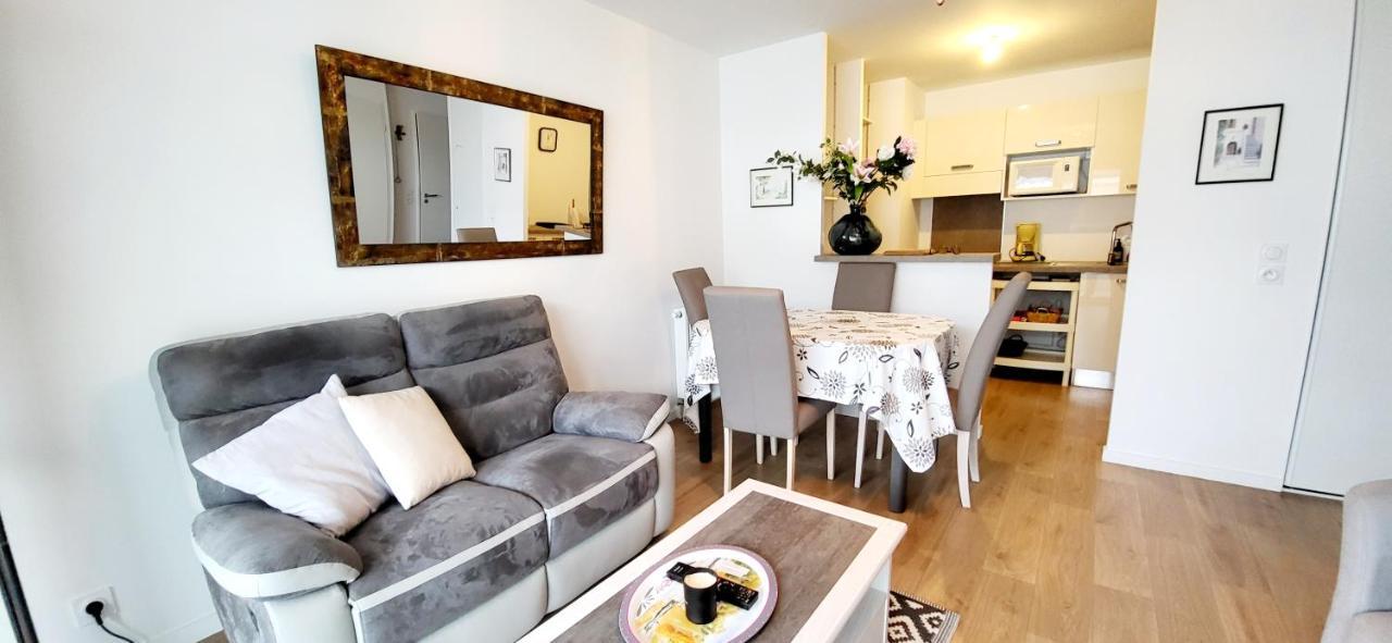 Appartement Moderne Finement Decore Avec Balcon A Vannes Centre エクステリア 写真